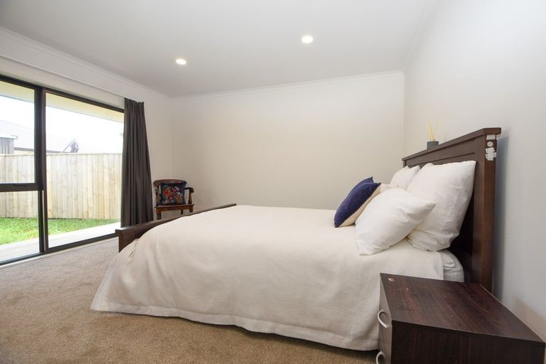 Photo of property in 1 Molesworth Street, Carterton, 5713