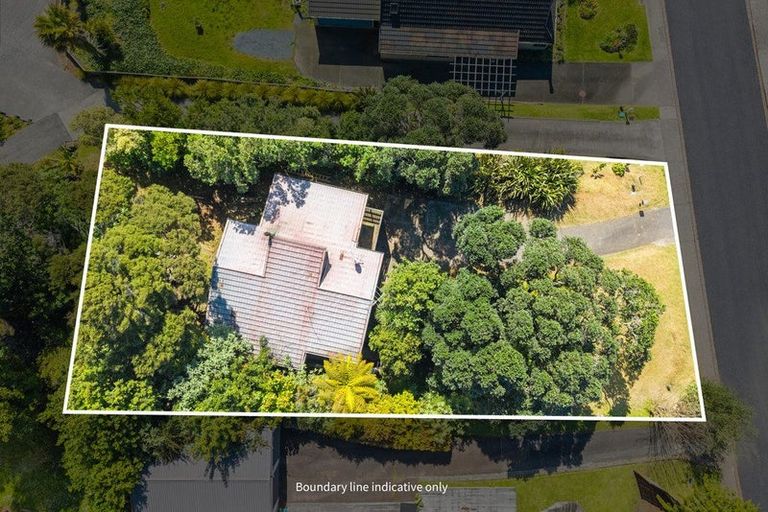 Photo of property in 18 Glenelg Road, Red Beach, 0932