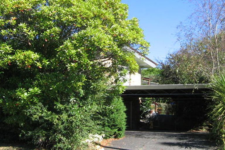 Photo of property in 1 Fowey Avenue, Te Atatu South, Auckland, 0610