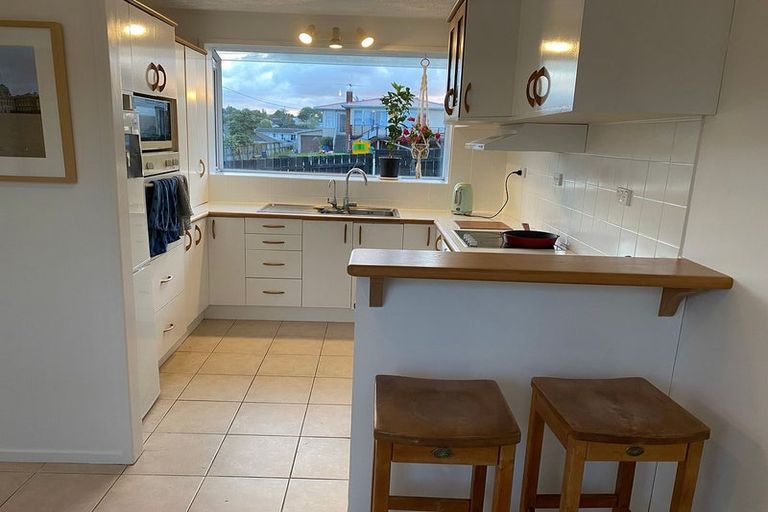 Photo of property in 12 Poto Street, Te Atatu South, Auckland, 0610