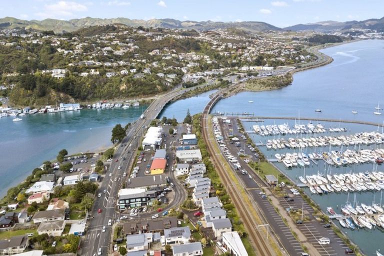 Photo of property in 8 Marina View, Paremata, Porirua, 5026