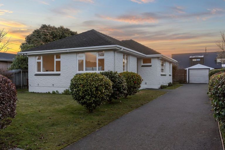 Photo of property in 51 Liverton Crescent, Bishopdale, Christchurch, 8053