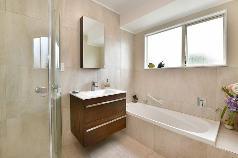 Photo of property in 188 Lakeside Drive, Orewa, 0931