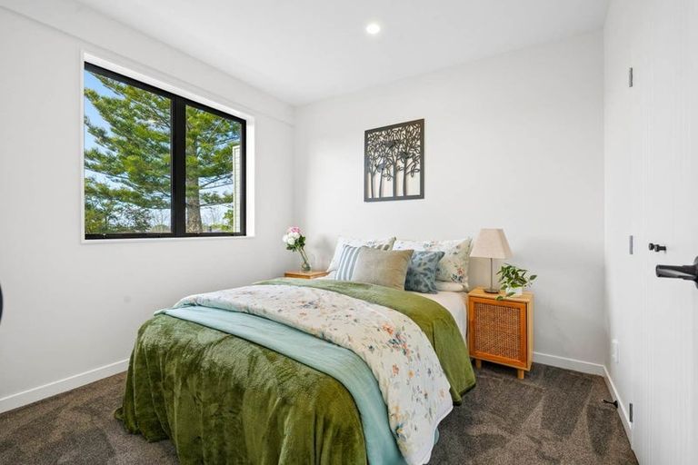 Photo of property in 2/92 Titirangi Road, New Lynn, Auckland, 0600