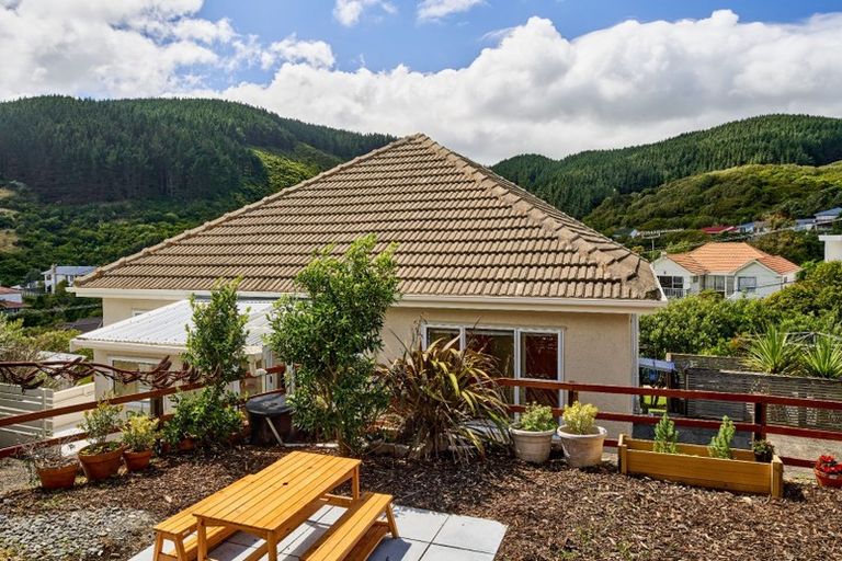 Photo of property in 44 Raroa Terrace, Tawa, Wellington, 5028