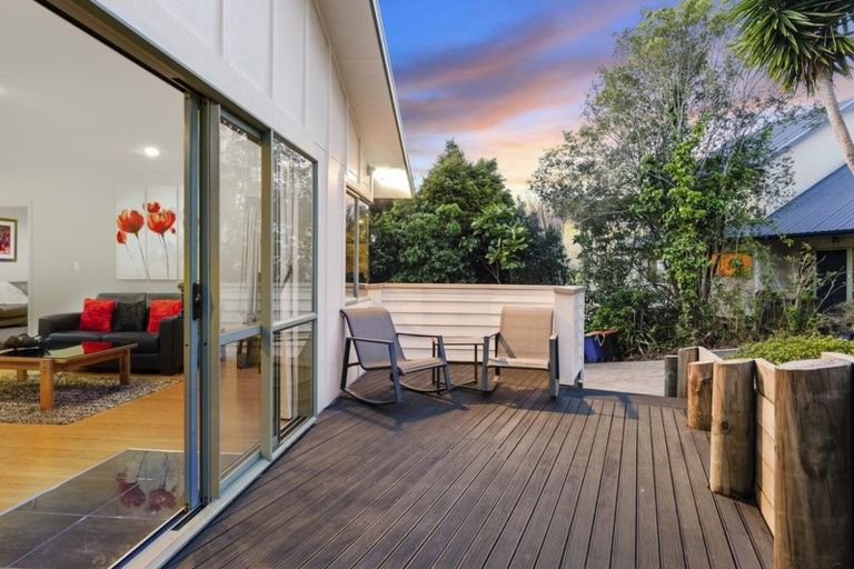 Photo of property in 322b Glenfield Road, Glenfield, Auckland, 0629