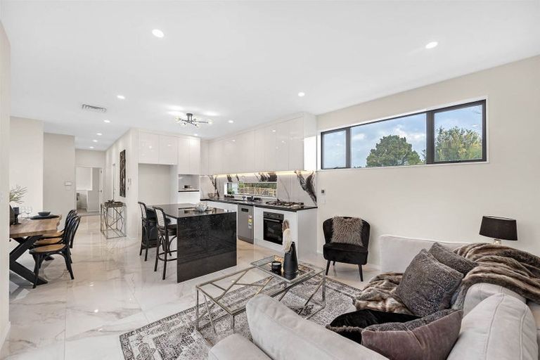 Photo of property in 79a Bond Crescent, Forrest Hill, Auckland, 0620