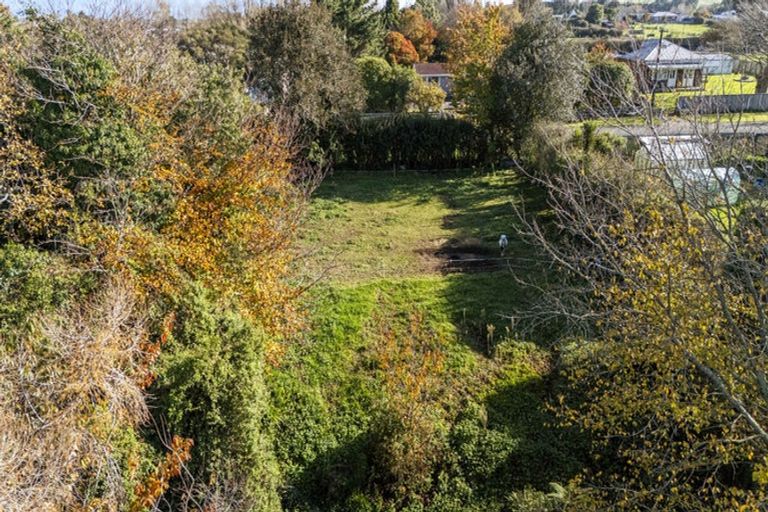 Photo of property in 16 Castle Street, Eltham, 4322