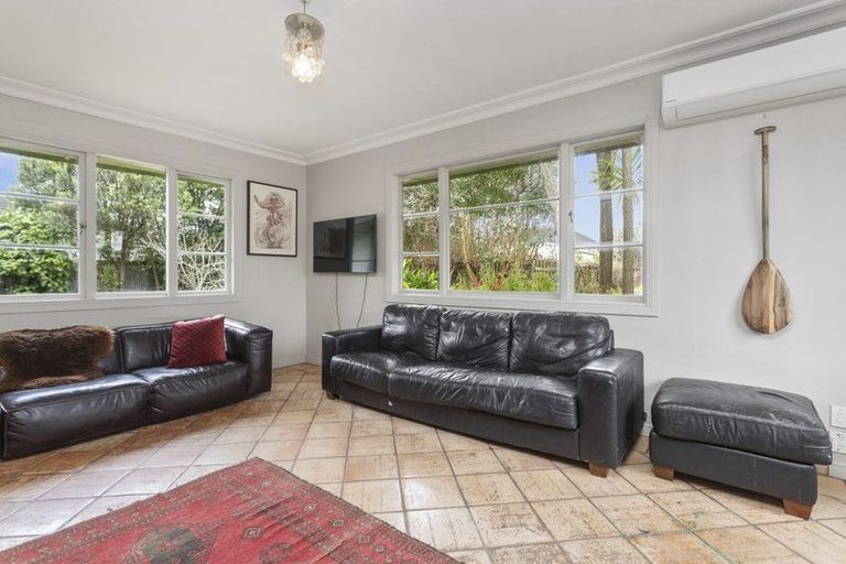 Photo of property in 17 Kervil Avenue, Te Atatu Peninsula, Auckland, 0610