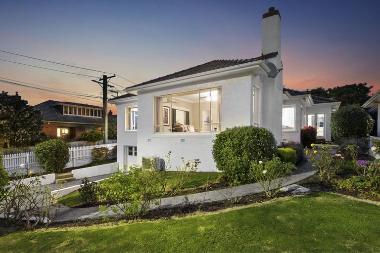 Photo of property in 129 Eglinton Road, Mornington, Dunedin, 9011