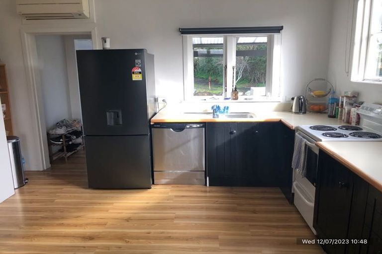 Photo of property in 15 Paritutu Road, Spotswood, New Plymouth, 4310