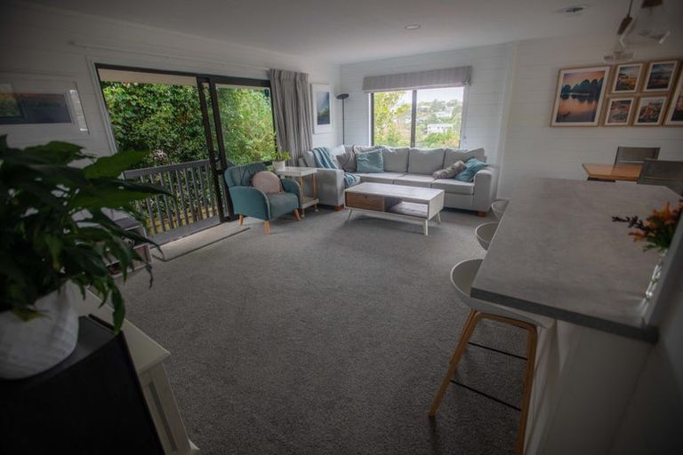 Photo of property in 2/21 Tahu Crescent, Sunnynook, Auckland, 0620