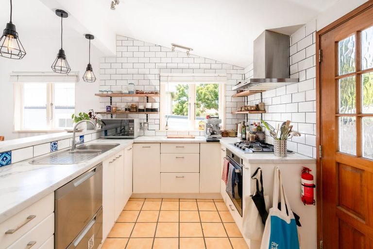 Photo of property in 29 Newman Terrace, Thorndon, Wellington, 6011