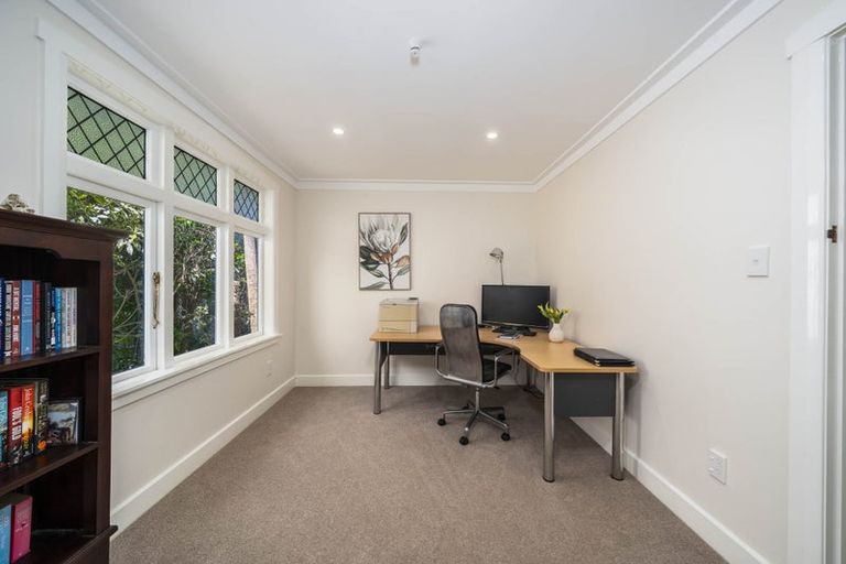 Photo of property in 29 Seaview Road, Paremata, Porirua, 5024