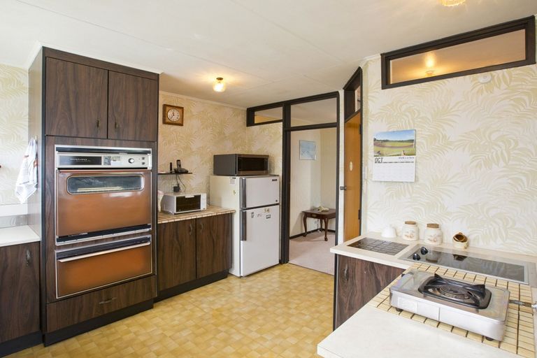 Photo of property in 6 Pukatea Place, Milson, Palmerston North, 4414