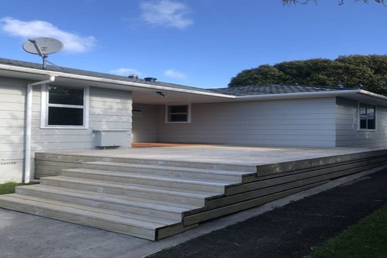 Photo of property in 83 Riversdale Drive, Merrilands, New Plymouth, 4312