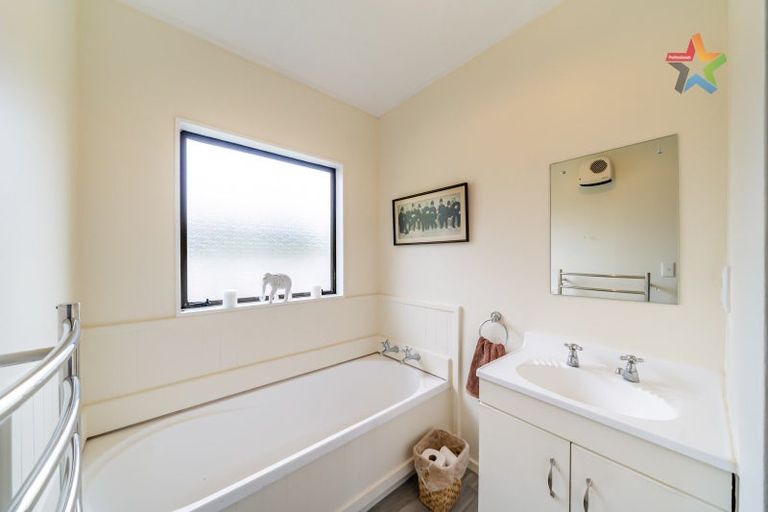 Photo of property in 2/37 Leighton Avenue, Waiwhetu, Lower Hutt, 5010