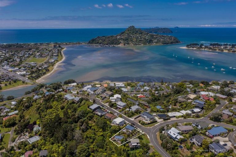 Photo of property in 2 Ridge Road, Tairua, 3508