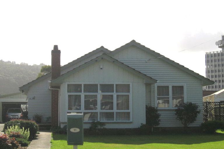 Photo of property in 11 Holyoake Crescent, Avalon, Lower Hutt, 5011