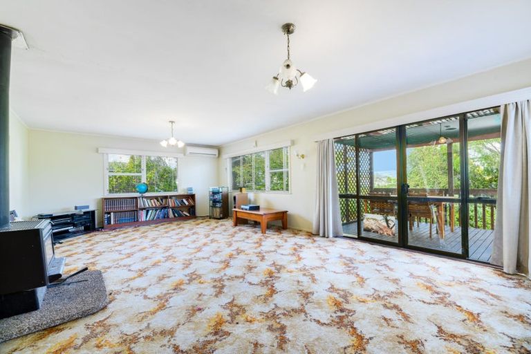 Photo of property in 9 Kaikoura Street, Henderson, Auckland, 0612