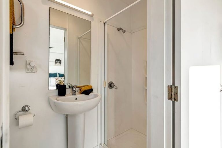 Photo of property in 2/4 Puaha Street, Takapuwahia, Porirua, 5022