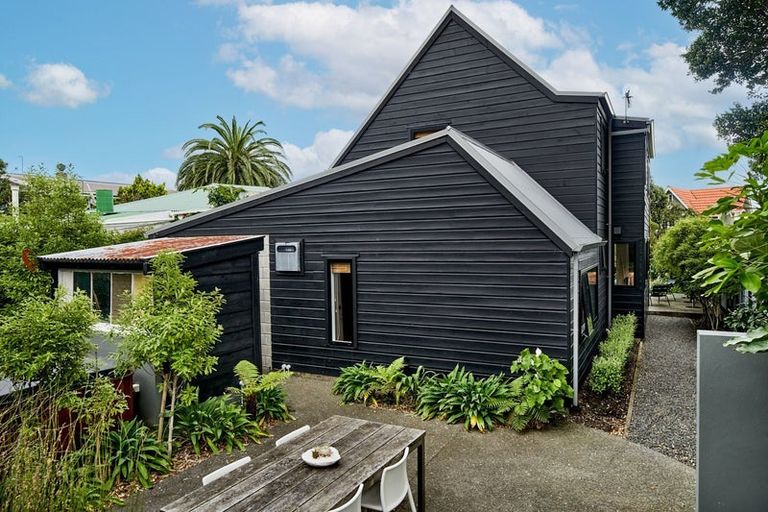 Photo of property in 85 Muritai Road, Eastbourne, Lower Hutt, 5013