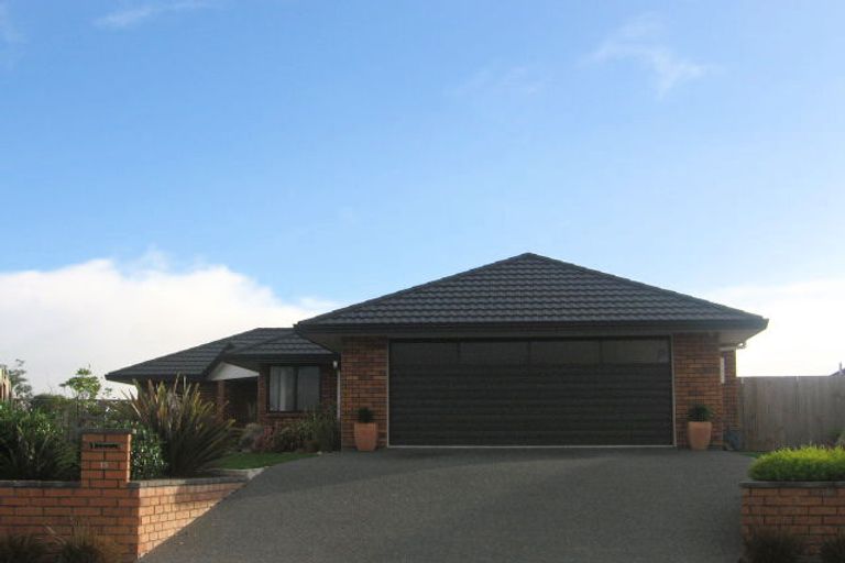 Photo of property in 15 Brookside Close, Highbury, Palmerston North, 4412