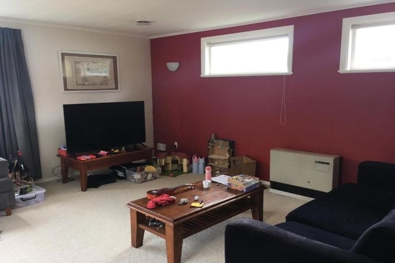 Photo of property in 10 Forest Road, Pinehaven, Upper Hutt, 5019