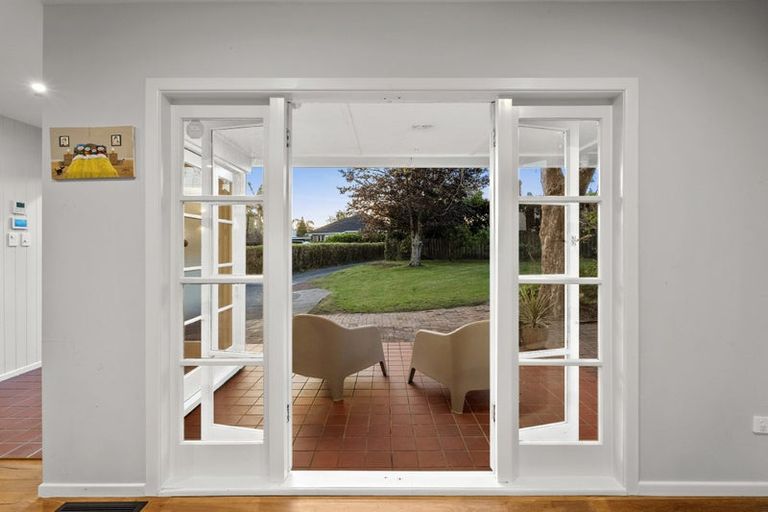 Photo of property in 16 Eversleigh Road, Belmont, Auckland, 0622