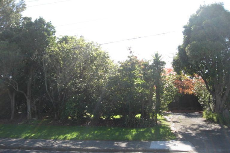 Photo of property in 265 Bleakhouse Road, Mellons Bay, Auckland, 2014