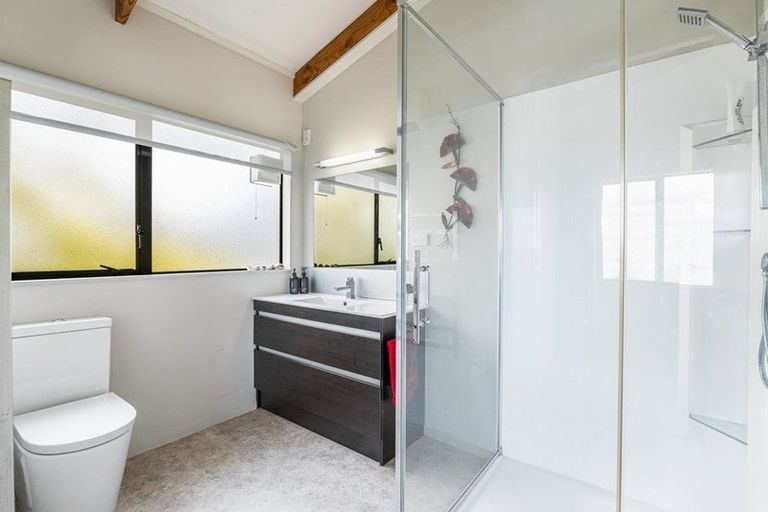 Photo of property in 143 West Harbour Drive, West Harbour, Auckland, 0618