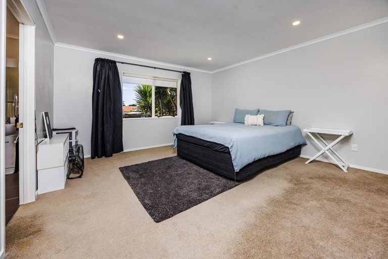 Photo of property in 12 Prado Drive, Pukekohe, 2120