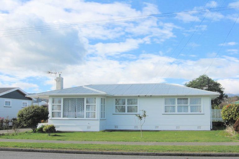 Photo of property in 32 Bartholomew Road, Levin, 5510