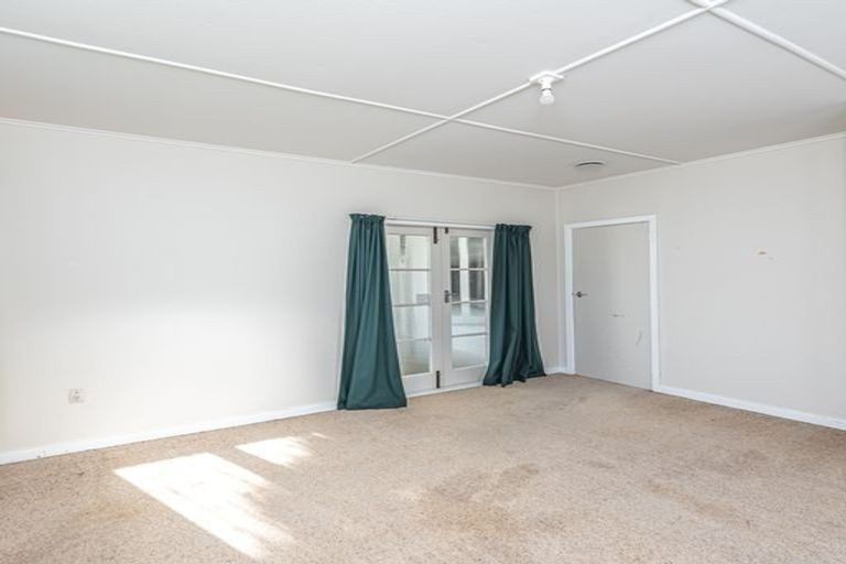 Photo of property in 11 Station Road, Marton, 4710