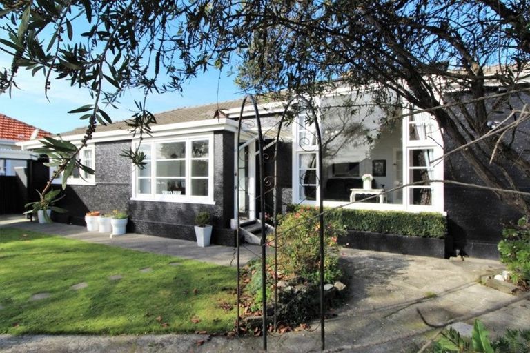 Photo of property in 24 Rewa Street, Takaro, Palmerston North, 4412