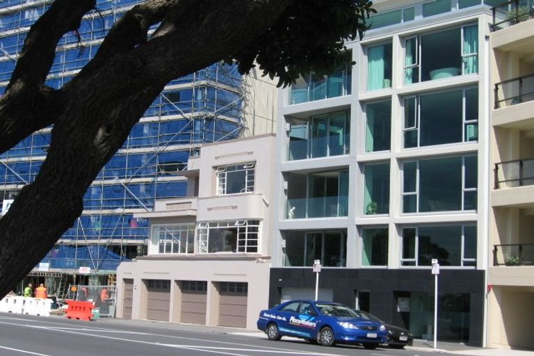 Photo of property in 90 Oriental Parade, Oriental Bay, Wellington, 6011