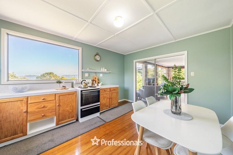 Photo of property in 2 Singers Road, Korokoro, Lower Hutt, 5012