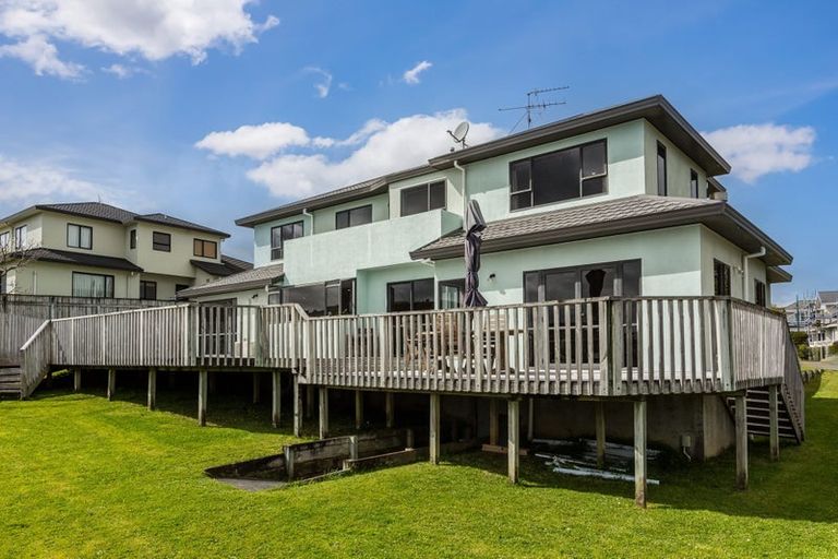Photo of property in 31 Lanyon Place, Whitby, Porirua, 5024