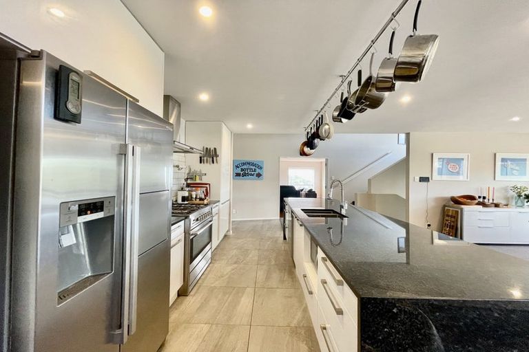 Photo of property in 17 Bay Lair Grove, Island Bay, Wellington, 6023