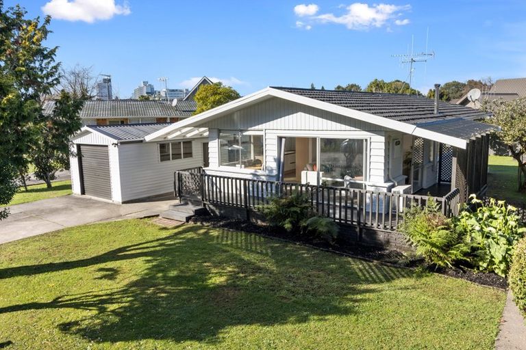 Photo of property in 23 Kowhai Street, Hamilton Lake, Hamilton, 3204