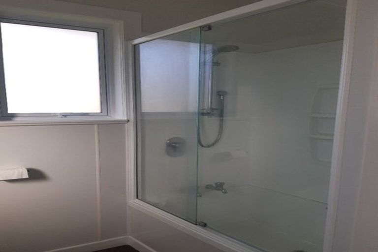 Photo of property in 2/66 Wellington Street, Howick, Auckland, 2014