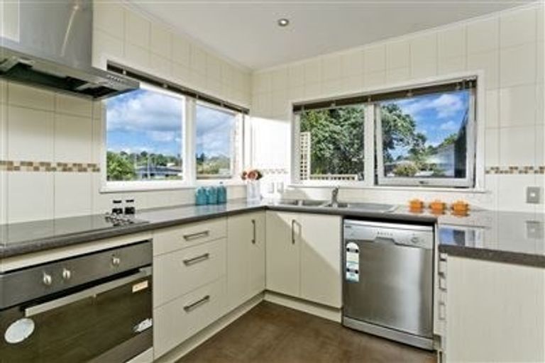 Photo of property in 1/14 Kapiti Place, Sunnynook, Auckland, 0620