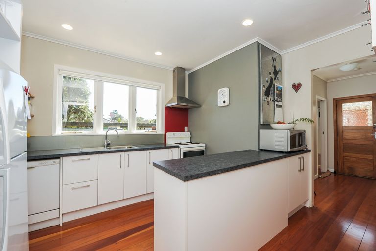 Photo of property in 1/15 Rosier Road, Glen Eden, Auckland, 0602