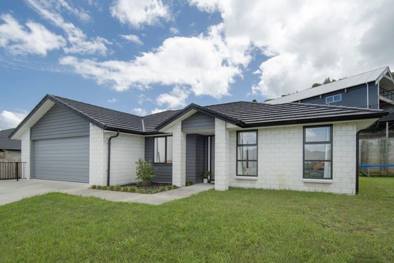 Photo of property in 17 Lakeside Terrace, Omokoroa, 3114