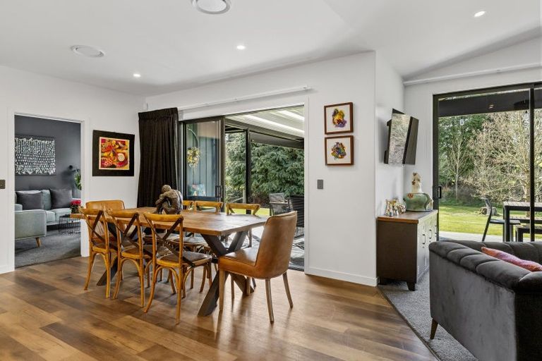 Photo of property in 2 Nga Tui Lane, Acacia Bay, Taupo, 3385