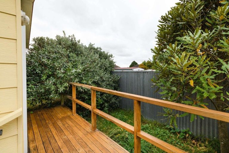 Photo of property in 7 Exeter Crescent, Takaro, Palmerston North, 4412