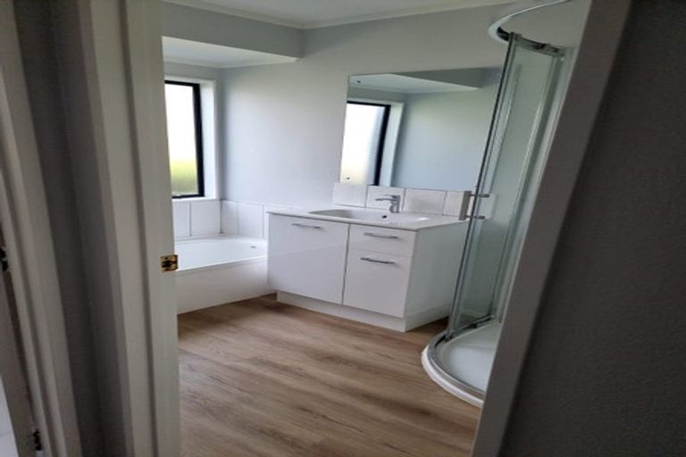 Photo of property in 52 Vintage Drive, Henderson, Auckland, 0612