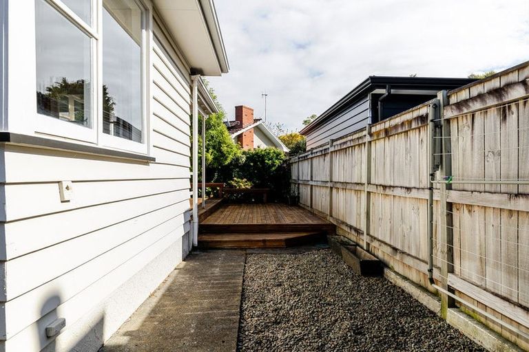 Photo of property in 5 Athlone Place, Hokowhitu, Palmerston North, 4410