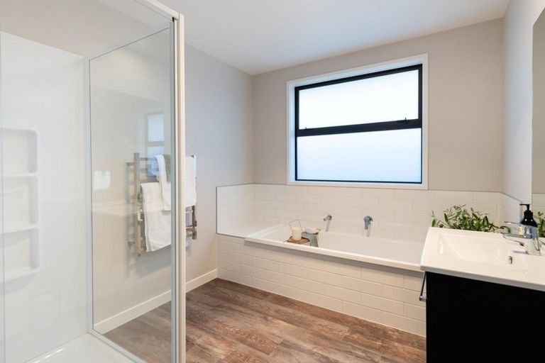 Photo of property in 2 Rotomanu Place, Pyes Pa, Tauranga, 3112