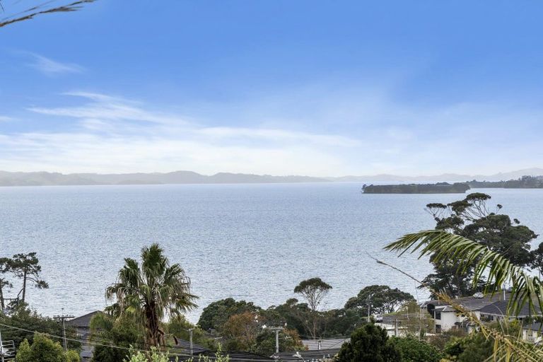 Photo of property in 1/7 Colmar Road, Mellons Bay, Auckland, 2014